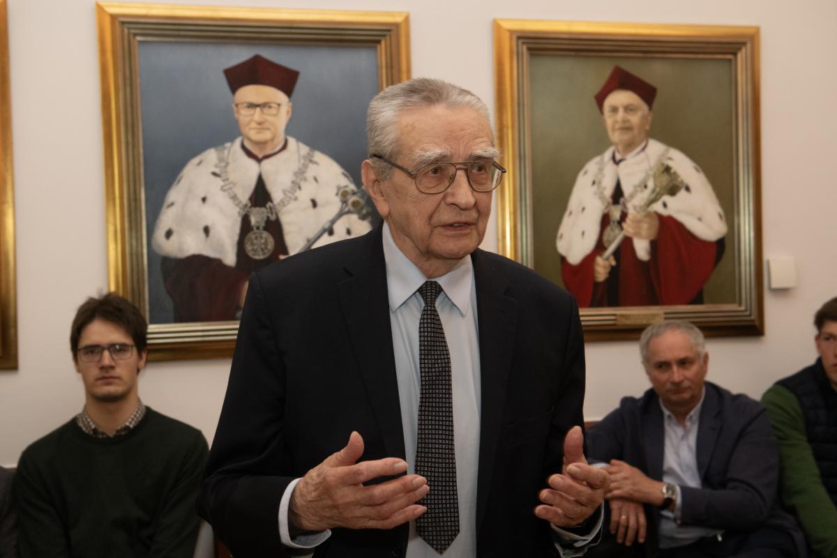 90-lecia-prof-dr-hab-in-janusza-orkisza_54484887690_o.jpg